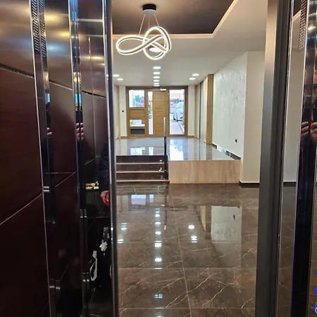 Aurora Lux 18 *