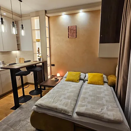 Aurora Lux 18 Apartman *